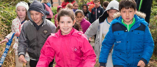 PrimaryGroupKidsOutside