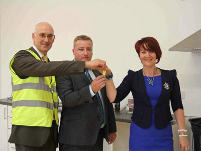 Educate Together handing over the keys to the Board of Management and Principal of Thornleigh ETNS